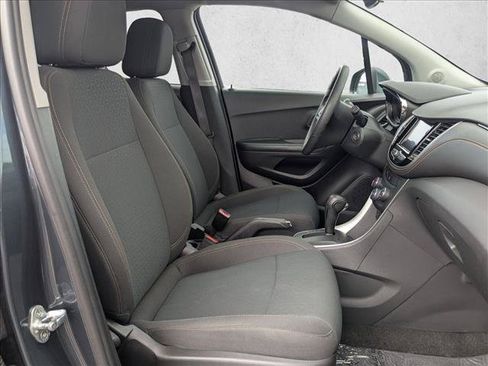 Used 2022 Chevrolet Trax LS w/ Tint and Cruise Package AWD/4WD image 19