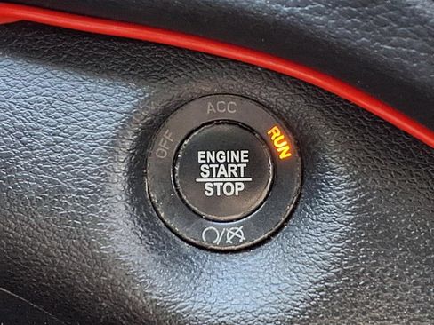 Used 2019 Jeep Cherokee Latitude Plus AWD/4WD image 14