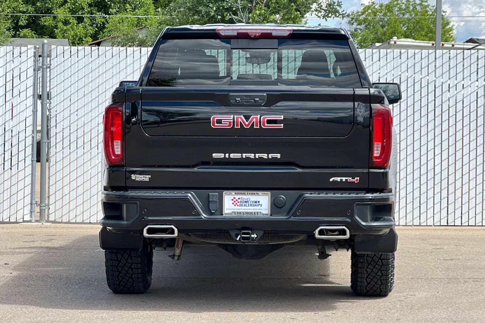 Used 2023 GMC Sierra 1500 AT4 w/ Technology Package AWD/4WD image 5