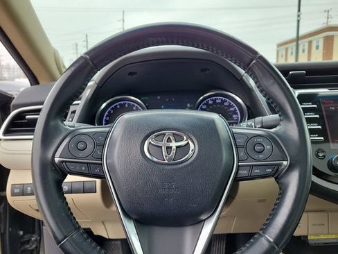 Used 2018 Toyota Camry XLE image 23