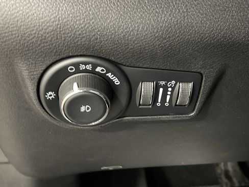 Used 2022 Jeep Compass Limited image 20