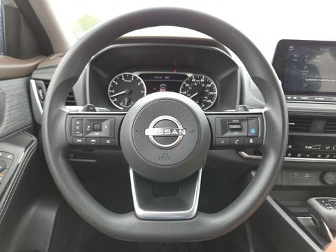 Used 2023 Nissan Rogue SV FWD image 27