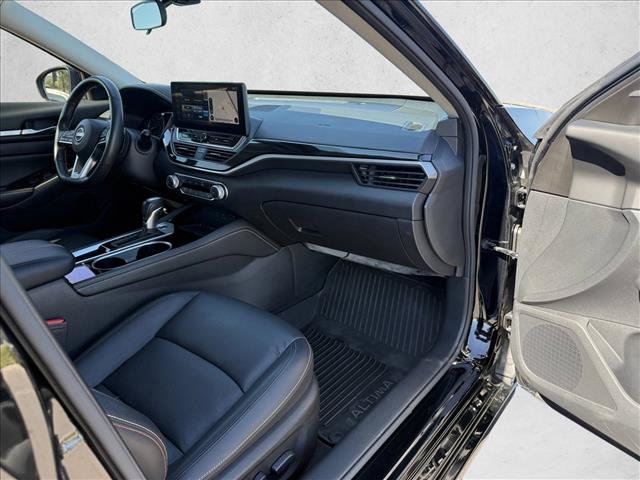 Used 2024 Nissan Altima 2.5 SR w/ SR Premium Package FWD image 12