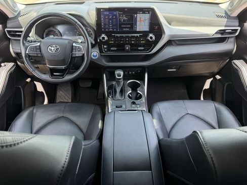 Used 2021 Toyota Highlander Platinum AWD/4WD image 12