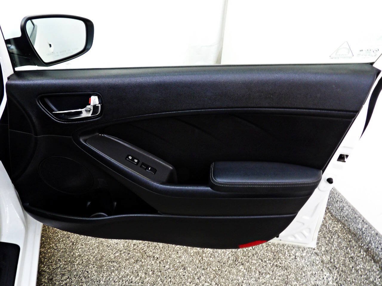 Used 2017 Kia Forte S FWD image 11