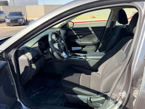 Used 2024 Nissan Sentra SV FWD image 11