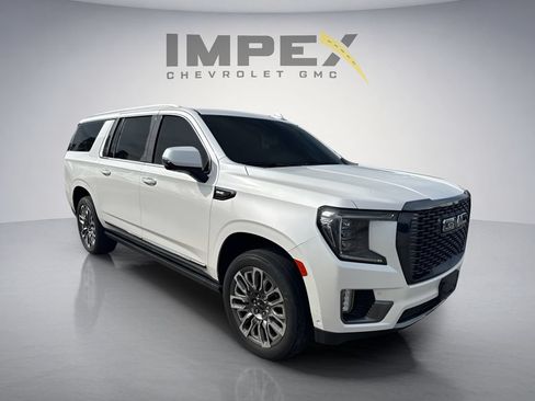 Used 2023 GMC Yukon XL Denali Ultimate AWD/4WD image 7