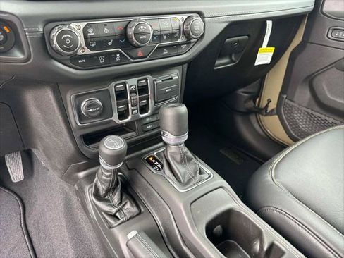 Certified 2025 Jeep Gladiator Sport w/ Premium Package AWD/4WD image 25
