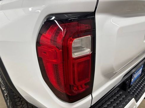 Used 2024 GMC Canyon Denali AWD/4WD image 7