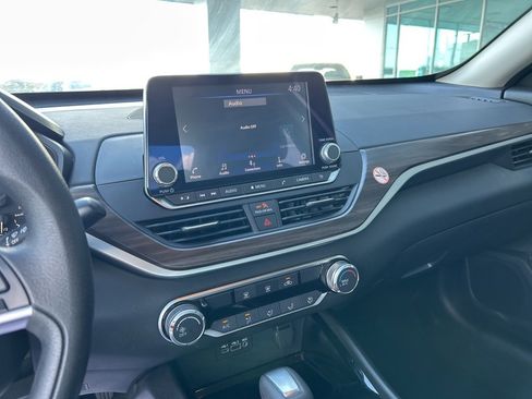 Used 2024 Nissan Altima 2.5 SV image 18