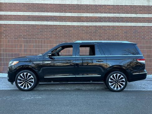 Used 2023 Lincoln Navigator L Reserve image 2