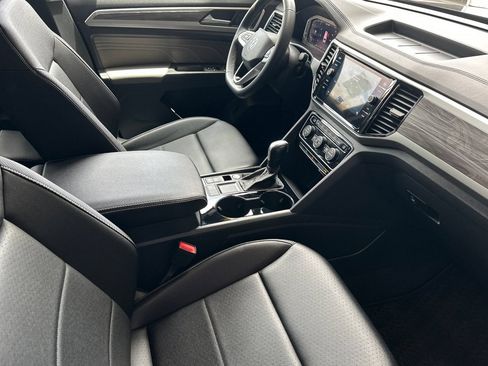 Used 2023 Volkswagen Atlas Cross Sport SE FWD image 16