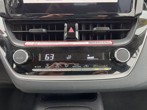 Used 2025 Toyota Corolla LE image 16