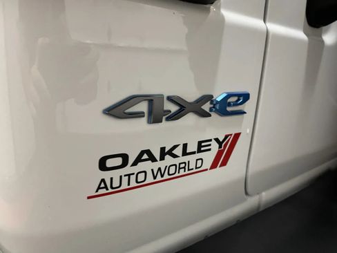 Used 2024 Jeep Wrangler Unlimited w/ Convenience Group AWD/4WD image 18