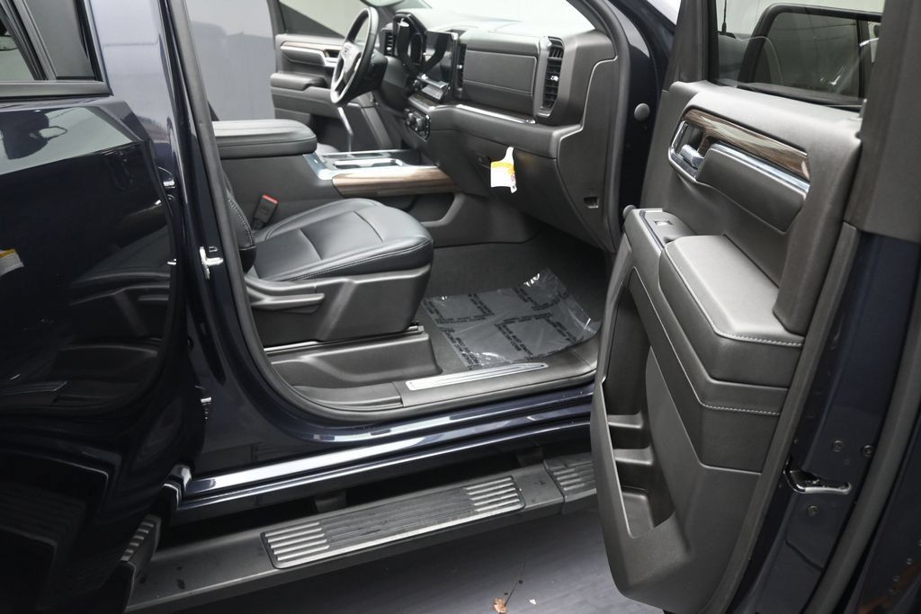 Used 2023 Chevrolet Silverado 1500 RST RWD image 14