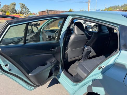 Used 2016 Toyota Prius Four Touring w/ Premium Convenience Package FWD image 9