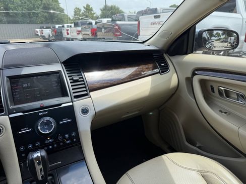 Used 2013 Ford Taurus Limited FWD image 20