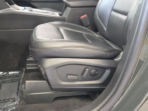 Used 2023 Ford Explorer XLT w/ Equipment Group 202A AWD/4WD image 20