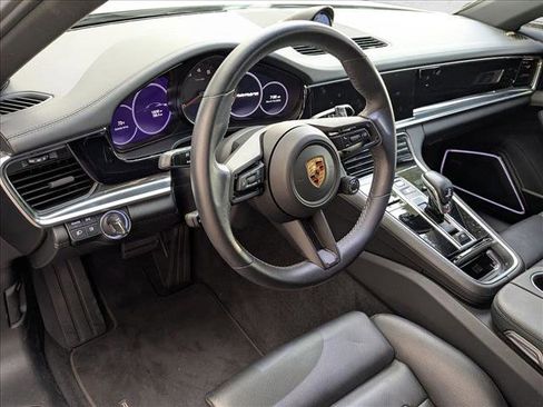 Used 2022 Porsche Panamera image 10