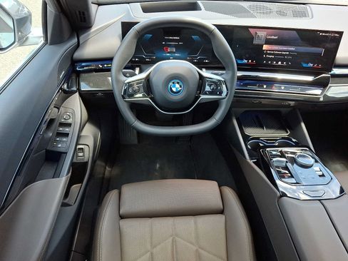 Used 2025 BMW i5 xDrive40 w/ Premium Package AWD/4WD image 12
