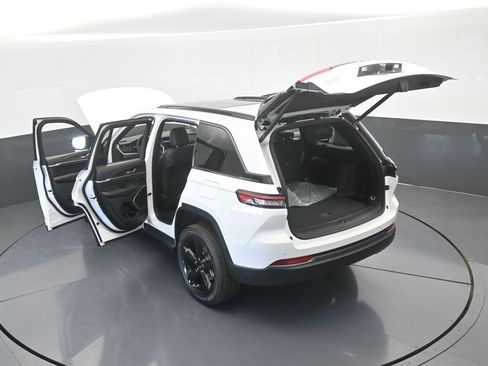 New 2026 Jeep Grand Cherokee Limited w/ Limited Altitude Package RWD image 61