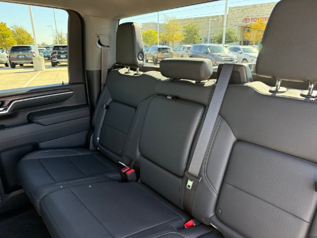 Used 2024 GMC Sierra 2500 SLT RWD image 28