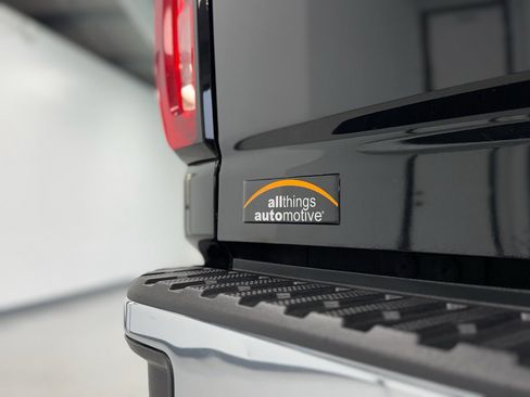 Used 2023 GMC Sierra 2500 SLT w/ SLT Preferred Package image 49