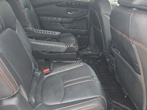 Used 2024 Honda Pilot TrailSport image 12