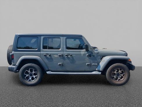 Used 2018 Jeep Wrangler Unlimited Sahara AWD/4WD image 3