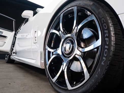 Used 2022 Rolls-Royce Phantom Sedan w/ The Phantom Package RWD image 15