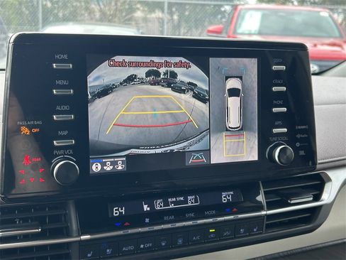 Used 2021 Toyota Sienna Platinum image 45