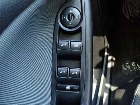 Used 2012 Ford Focus SE FWD image 19