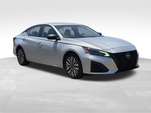 Used 2024 Nissan Altima 2.5 SV FWD image 5