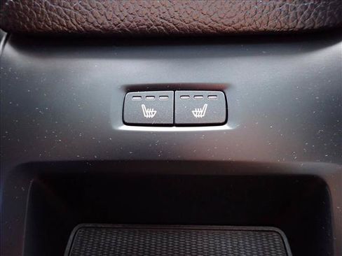 Used 2019 Volvo XC60 T5 Momentum w/ Multimedia Package AWD/4WD image 11