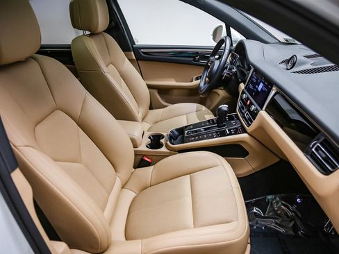 Certified 2023 Porsche Macan AWD/4WD image 20