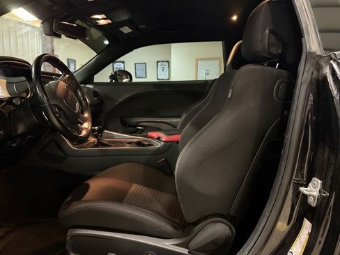 Used 2019 Dodge Challenger R/T image 9