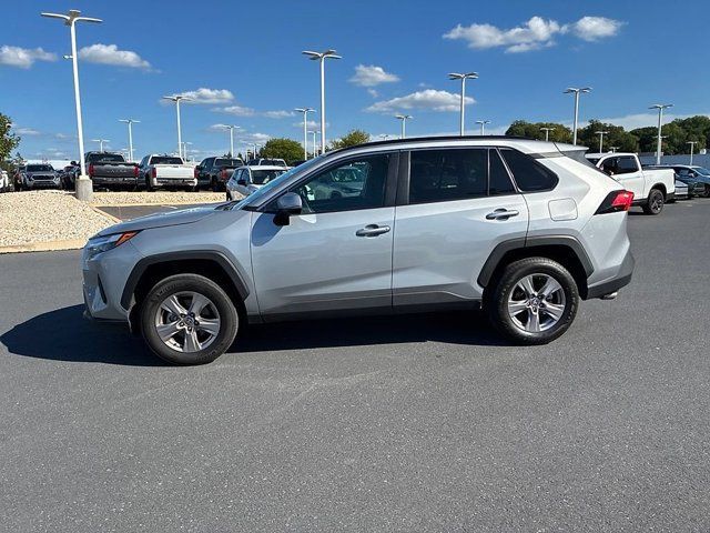 Used 2025 Toyota RAV4 XLE AWD/4WD image 17