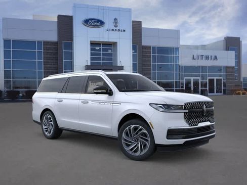New 2026 Lincoln Navigator L Reserve image 7