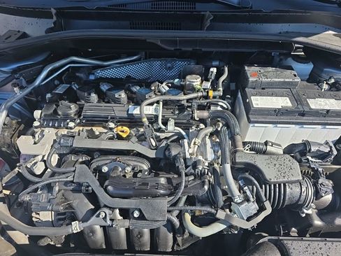 Used 2022 Toyota Corolla Cross LE image 11