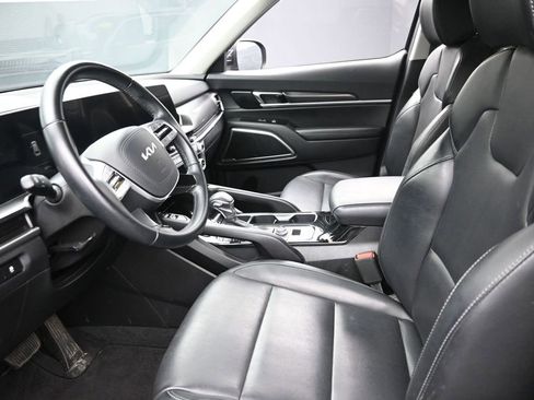 Used 2025 Kia Telluride S FWD image 14