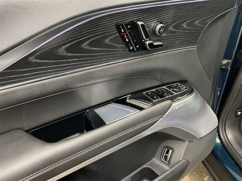 Certified 2025 Cadillac Lyriq Luxury image 15