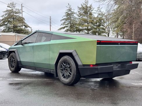 Used 2024 Tesla Cybertruck AWD Crew Cab image 8