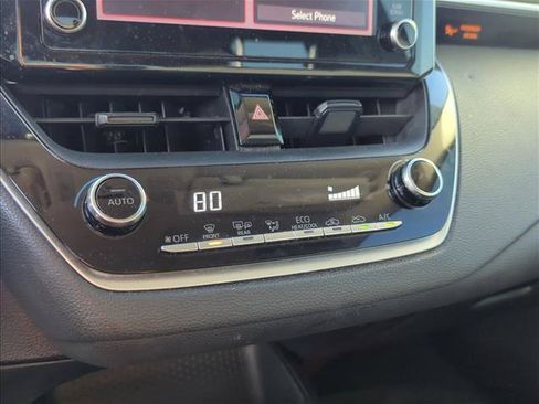 Used 2020 Toyota Corolla LE FWD image 19