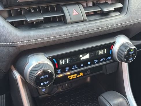 Used 2022 Toyota RAV4 XLE image 21
