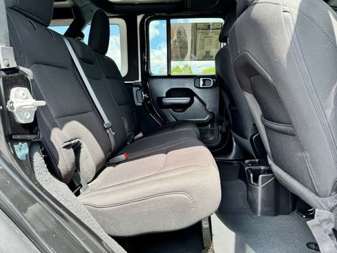 Used 2022 Jeep Wrangler Unlimited Sport AWD/4WD image 14