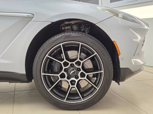 Used 2022 Aston Martin DBX AWD/4WD image 8