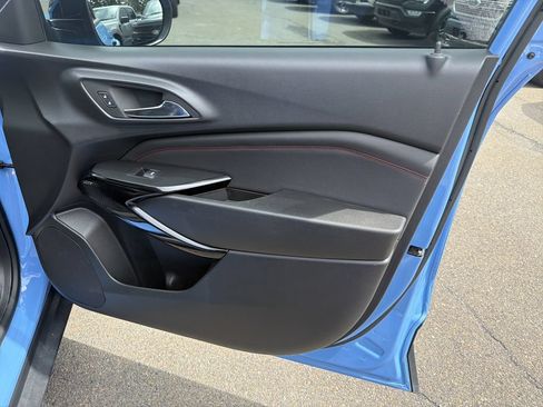 Used 2024 Chevrolet Trax RS w/ Sunroof Package FWD image 14