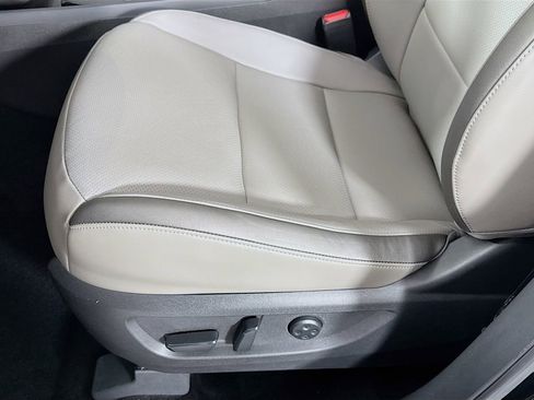 Certified 2025 INFINITI QX50 Luxe w/ Accent Package image 24