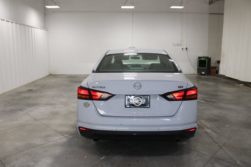 Used 2024 Nissan Altima 2.5 SR FWD image 8