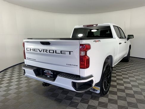 Used 2022 Chevrolet Silverado 1500 Custom image 2